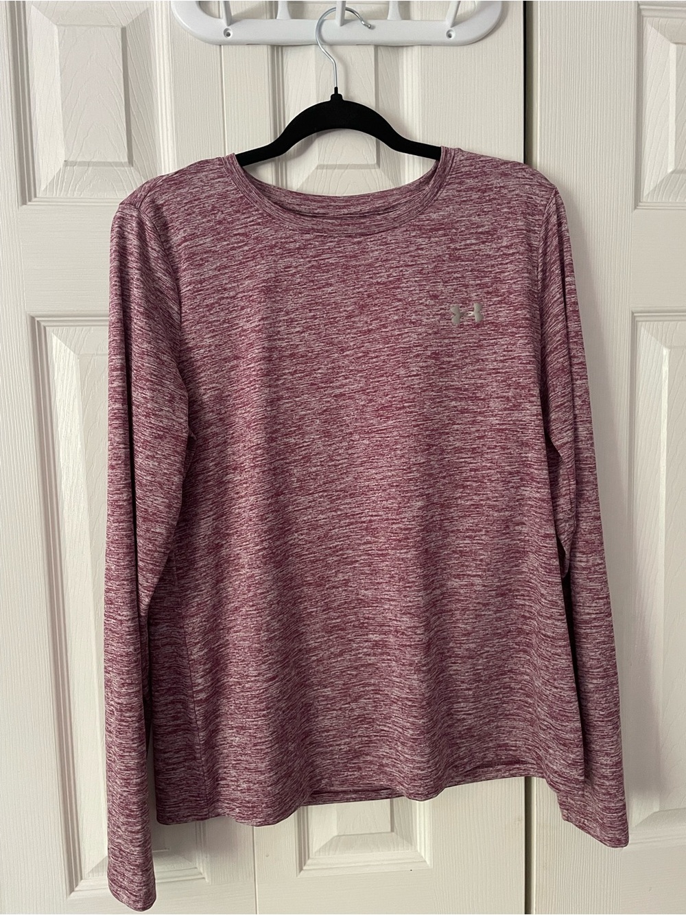 Under Armour Women’s Long-Sleeve Heathered Maroon Performance Tee